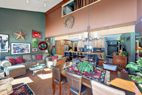 West Village Round Manor, Park City